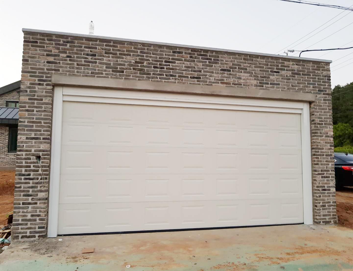 GARAGE DOOR