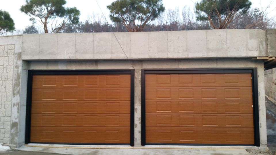 GARAGE DOOR