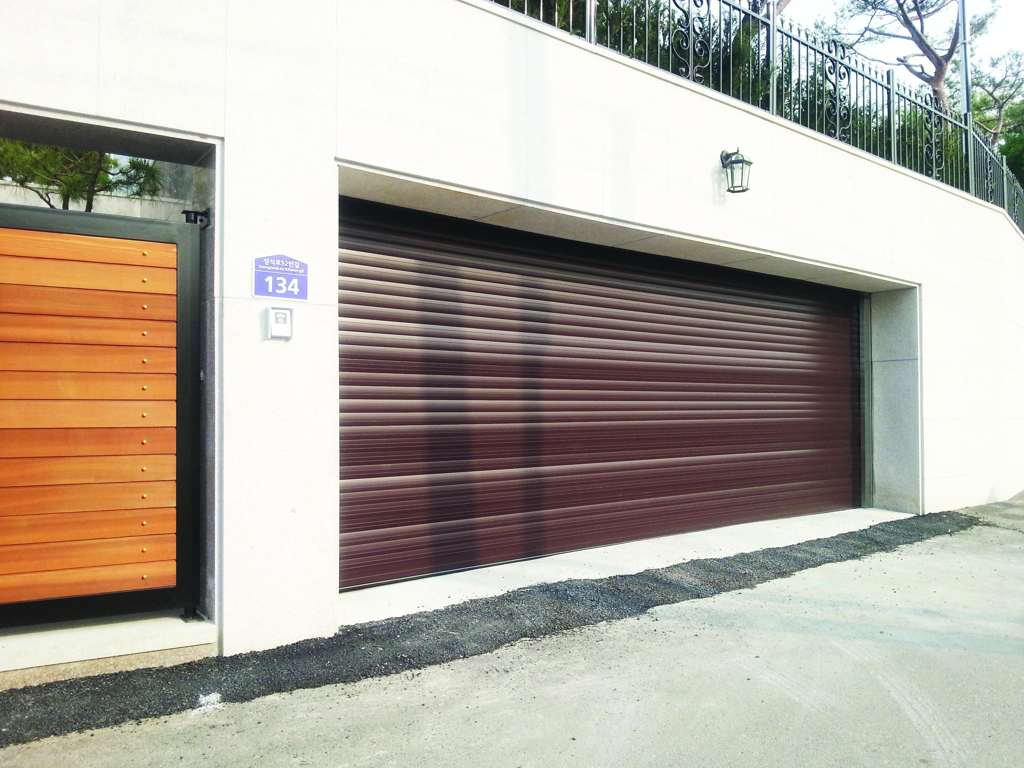 Garage door - Wood